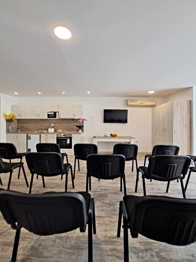 Di Mare Holiday Apartments 크레네보 외부 사진